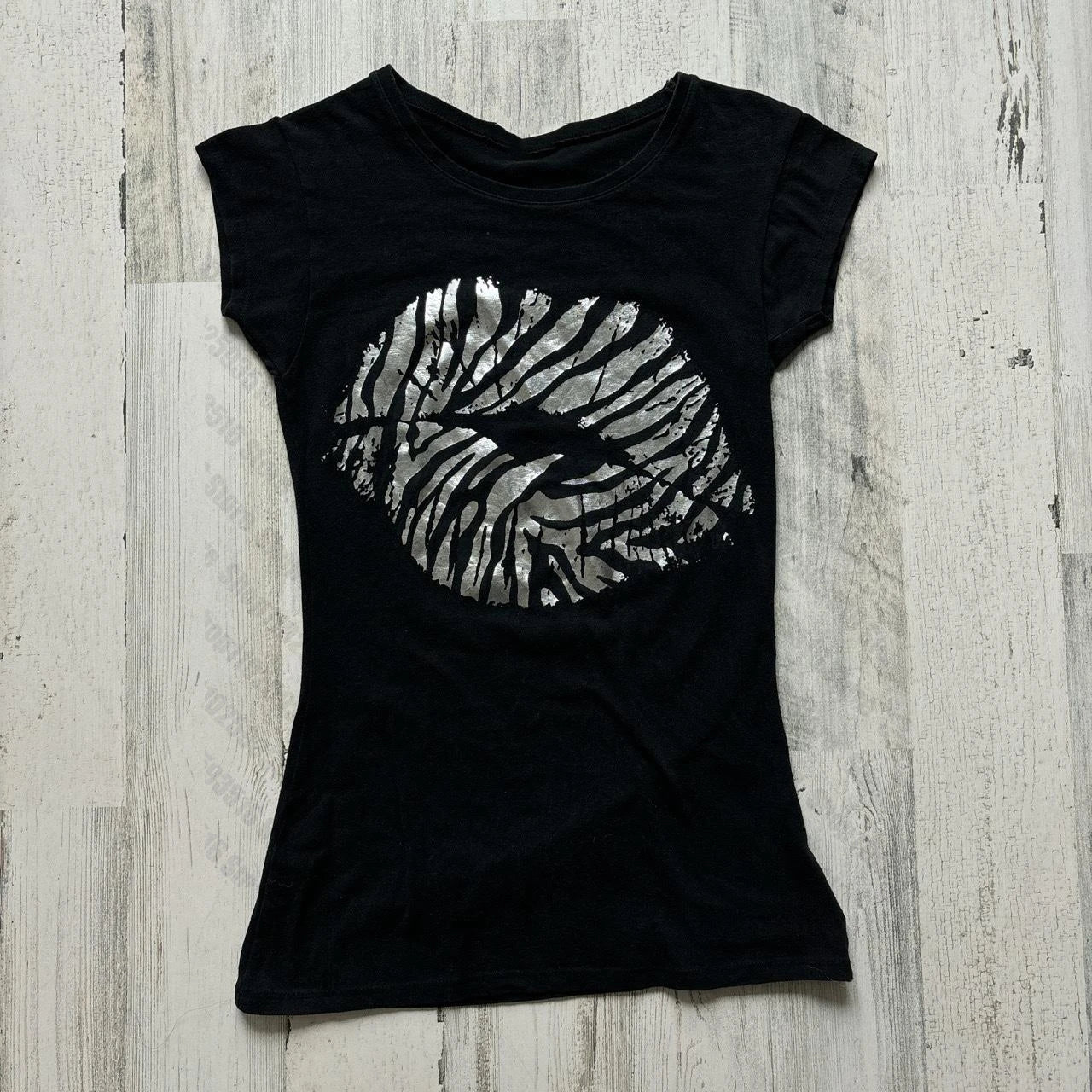 Silver Smooch Cropped Fitted Tee